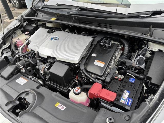 トヨタ プリウス １．８ Ｓ セーフティ プラス Ｅ－ＦＯＵＲ ４ＷＤ H29年 (東北) 99