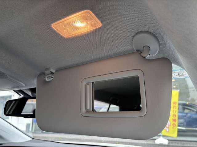 トヨタ プリウス １．８ Ｓ セーフティ プラス Ｅ－ＦＯＵＲ ４ＷＤ H29年 (東北) 99