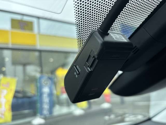 トヨタ プリウス １．８ Ｓ セーフティ プラス Ｅ－ＦＯＵＲ ４ＷＤ H29年 (東北) 99