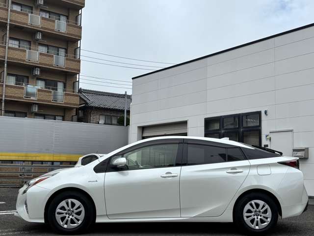 トヨタ プリウス １．８ Ｓ セーフティ プラス Ｅ－ＦＯＵＲ ４ＷＤ H29年 (東北) 99