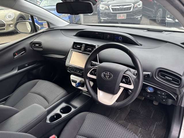 トヨタ プリウス １．８ Ｓ セーフティ プラス Ｅ－ＦＯＵＲ ４ＷＤ H29年 (東北) 99