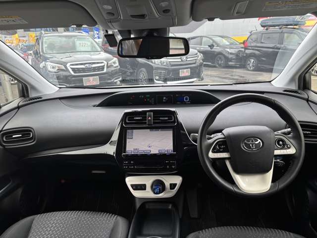 トヨタ プリウス １．８ Ｓ セーフティ プラス Ｅ－ＦＯＵＲ ４ＷＤ H29年 (東北) 99