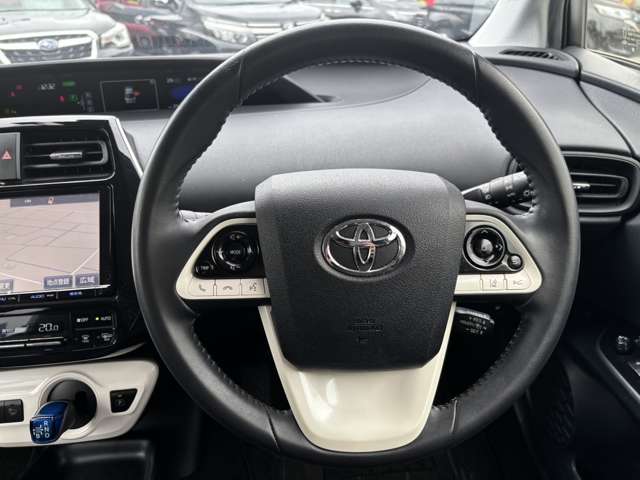 トヨタ プリウス １．８ Ｓ セーフティ プラス Ｅ－ＦＯＵＲ ４ＷＤ H29年 (東北) 99