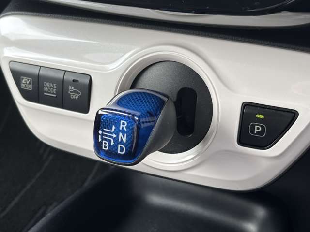 トヨタ プリウス １．８ Ｓ セーフティ プラス Ｅ－ＦＯＵＲ ４ＷＤ H29年 (東北) 99