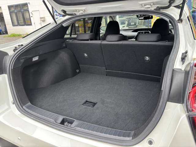 トヨタ プリウス １．８ Ｓ セーフティ プラス Ｅ－ＦＯＵＲ ４ＷＤ H29年 (東北) 99