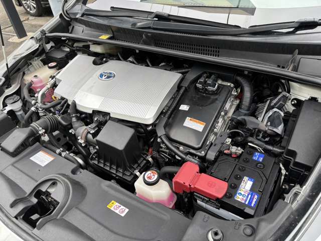 トヨタ プリウス １．８ Ｓ セーフティ プラス Ｅ－ＦＯＵＲ ４ＷＤ H29年 (東北) 99