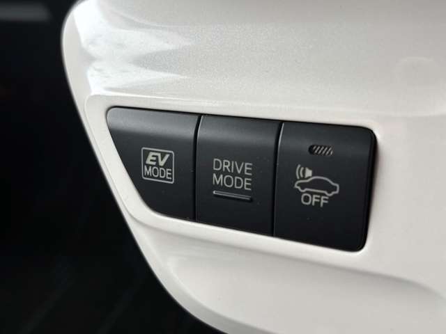 トヨタ プリウス １．８ Ｓ セーフティ プラス Ｅ－ＦＯＵＲ ４ＷＤ H29年 (東北) 99