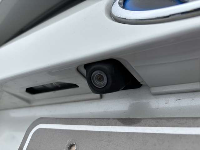 トヨタ プリウス １．８ Ｓ セーフティ プラス Ｅ－ＦＯＵＲ ４ＷＤ H29年 (東北) 99