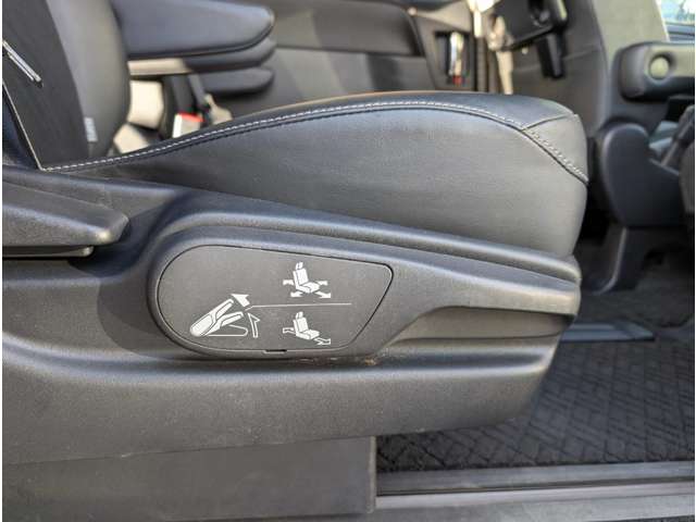 トヨタ ノア ２．０ ＳＩ ＷＸＢ H30年 (東北) 99