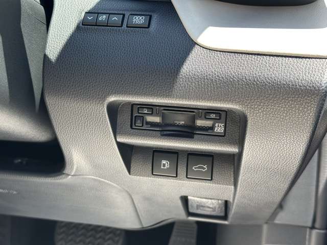 トヨタ クラウン　クロスオーバー　ハイブリッド ２．５ Ｇ アドバンスト レザー パッケージ Ｅ－ＦＯＵＲ ４ＷＤ R5年 (東海) 99