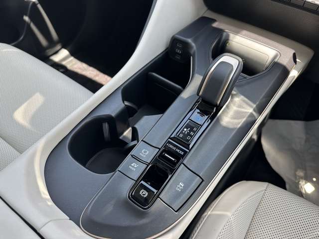 トヨタ クラウン　クロスオーバー　ハイブリッド ２．５ Ｇ アドバンスト レザー パッケージ Ｅ－ＦＯＵＲ ４ＷＤ R5年 (東海) 99