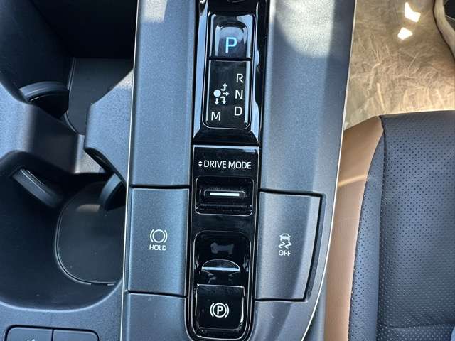 トヨタ クラウン　クロスオーバー　ハイブリッド ２．４ ＲＳ アドバンスト Ｅ－ＦＯＵＲ ＡＤＶＡＮＣＥＤ ４ＷＤ R5年 (東海) 99