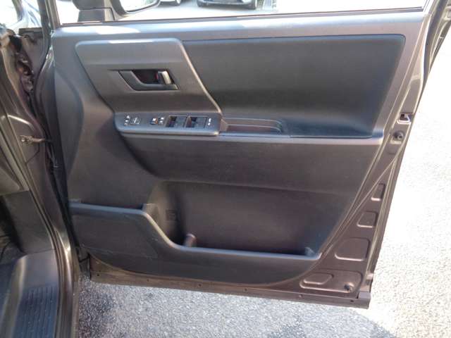 トヨタ ノア ２．０ Ｘ Ｌセレクション H24年 (中国) 99