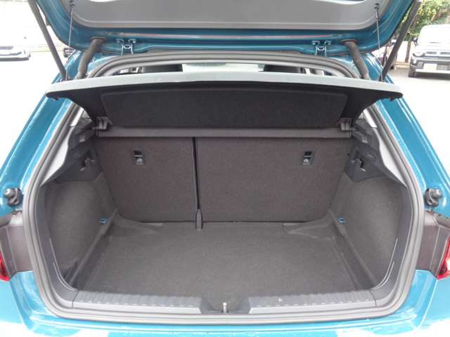 アウディ Ａ１　スポーツバック ３５ ＴＦＳＩ アドバンスト R2年 (中国) 99