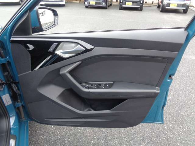 アウディ Ａ１　スポーツバック ３５ ＴＦＳＩ アドバンスト R2年 (中国) 99