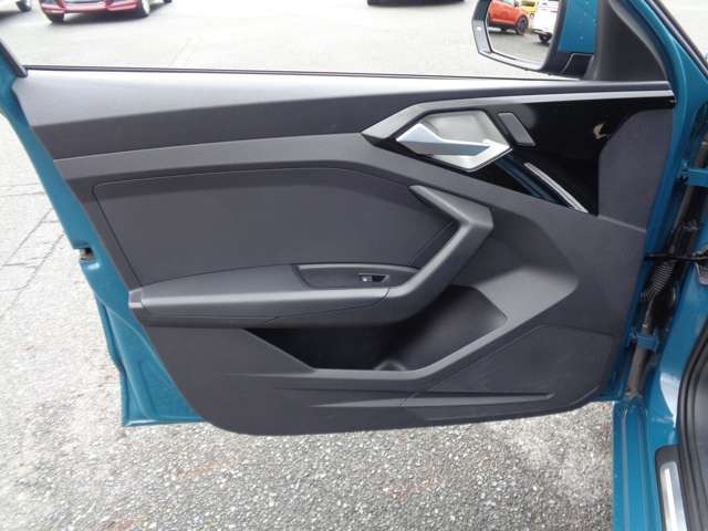 アウディ Ａ１　スポーツバック ３５ ＴＦＳＩ アドバンスト R2年 (中国) 99