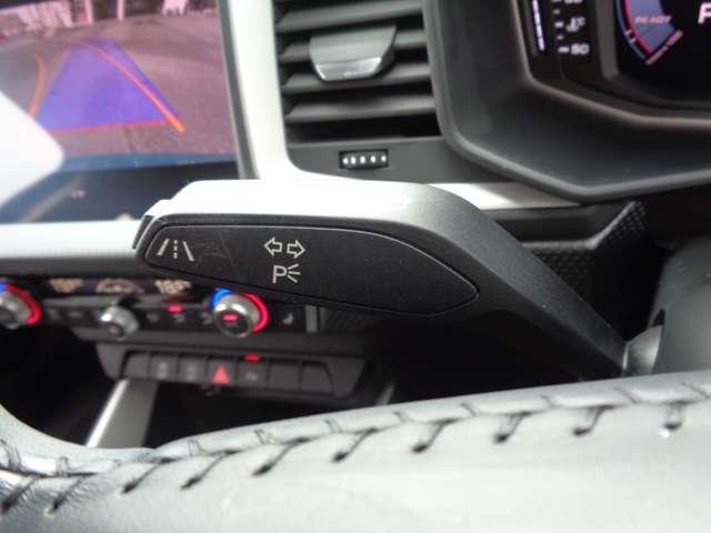 アウディ Ａ１　スポーツバック ３５ ＴＦＳＩ アドバンスト R2年 (中国) 99