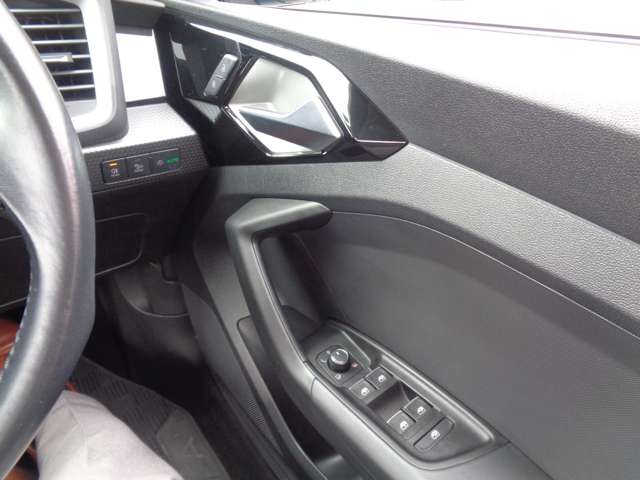 アウディ Ａ１　スポーツバック ３５ ＴＦＳＩ アドバンスト R2年 (中国) 99