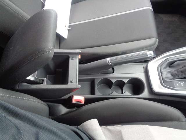 アウディ Ａ１　スポーツバック ３５ ＴＦＳＩ アドバンスト R2年 (中国) 99