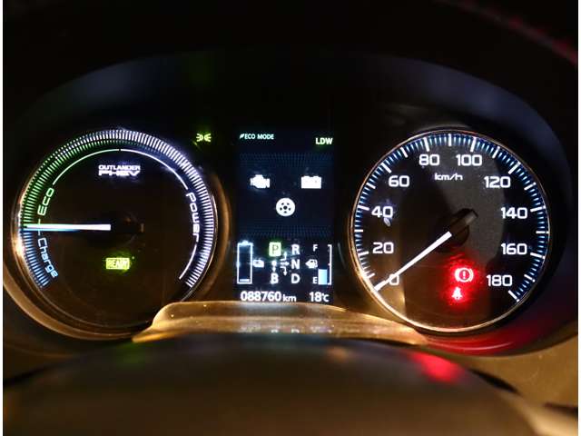 三菱 アウトランダーＰＨＥＶ ２．０ Ｇ プレミアムパッケージ ４ＷＤ H26年 (関東) 99