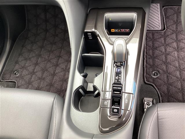 トヨタ クラウン　スポーツ　ハイブリッド ２．５ Ｚ Ｅ－ＦＯＵＲ ４ＷＤ R6年 (関東) 99