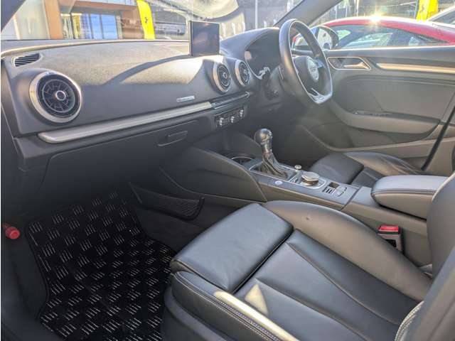 アウディ Ｓ３　スポーツバック ２．０ ４ＷＤ H29年 (東北) 99