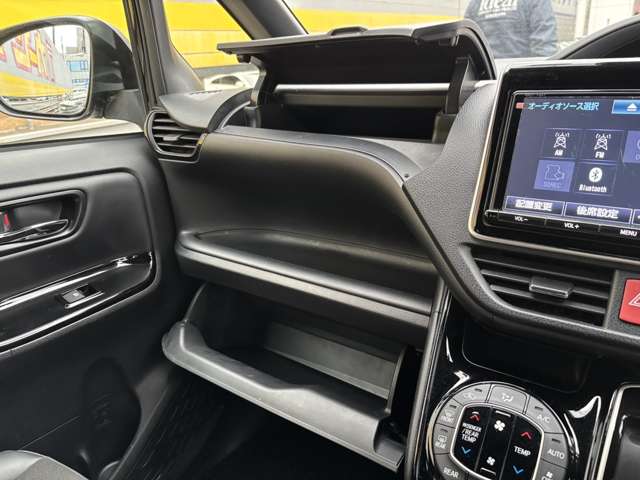 トヨタ ノア ２．０ ＳＩ ＷＸＢ ４ＷＤ H30年 (東北) 99