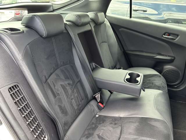 トヨタ プリウスＰＨＶ １．８ Ｓ ＧＲ スポーツ R4年 (東北) 99