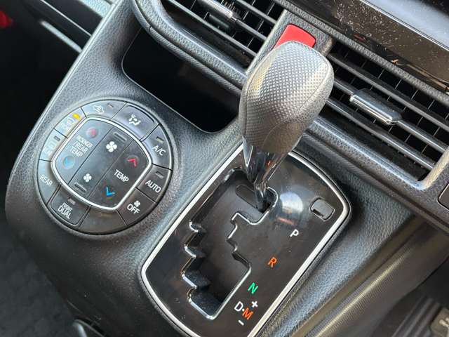 トヨタ ヴォクシー ２．０ Ｘ ４ＷＤ H26年 (東北) 99