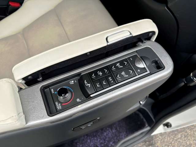 トヨタ ヴェルファイア ３．５ エグゼクティブラウンジ Ｚ H30年 (東北) 99