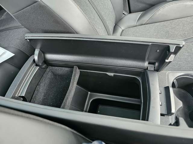 プジョー ３００８ ＧＴライン H29年 (東北) 99