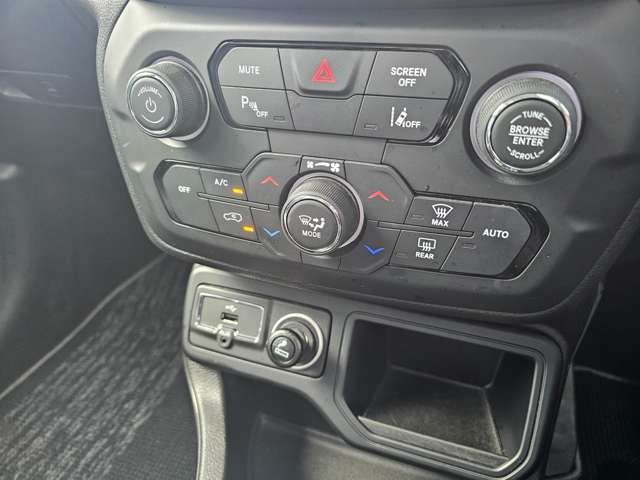 ジープ レネゲード リミテッド R3年 (東北) 99