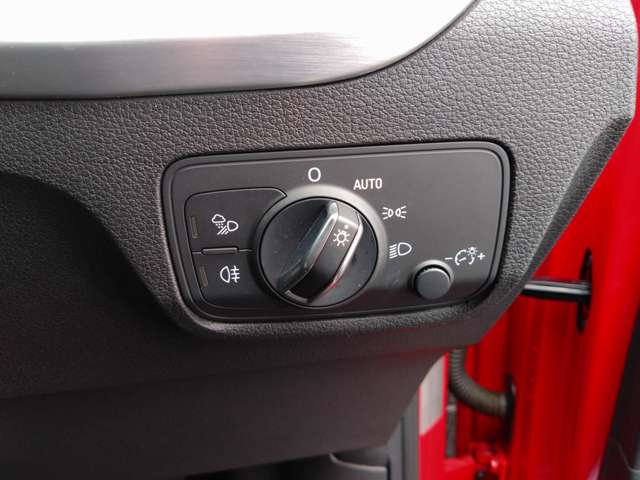 アウディ Ｑ２ １．０　ＴＦＳＩ　スポーツ H29年 (東北) 99