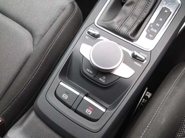 アウディ Ｑ２ １．０　ＴＦＳＩ　スポーツ H29年 (東北) 99