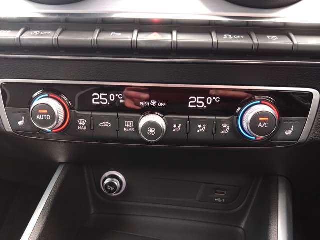 アウディ Ｑ２ １．０　ＴＦＳＩ　スポーツ H29年 (東北) 99