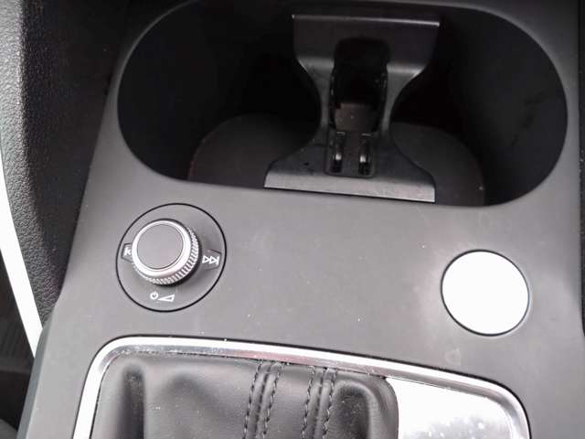 アウディ Ｑ２ １．０　ＴＦＳＩ　スポーツ H29年 (東北) 99