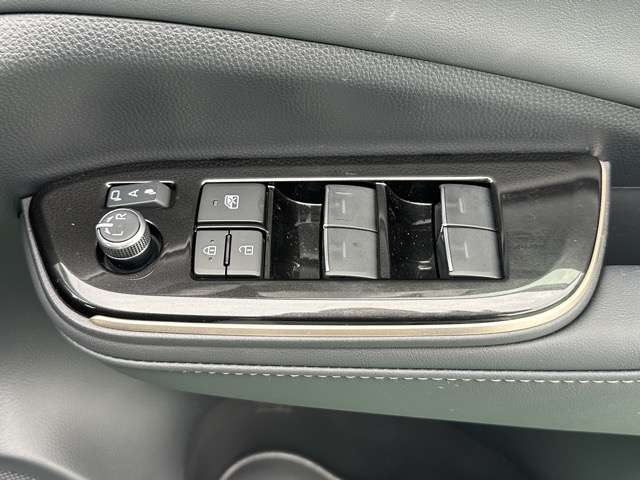 トヨタ クラウン　スポーツ　ハイブリッド ２．５ Ｚ Ｅ－ＦＯＵＲ ４ＷＤ R6年 (東海) 99