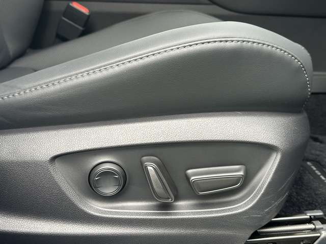 トヨタ クラウン　スポーツ　ハイブリッド ２．５ Ｚ Ｅ－ＦＯＵＲ ４ＷＤ R6年 (東海) 99