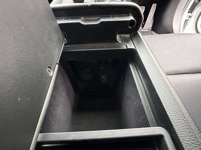 トヨタ クラウン　スポーツ　ハイブリッド ２．５ Ｚ Ｅ－ＦＯＵＲ ４ＷＤ R6年 (東海) 99