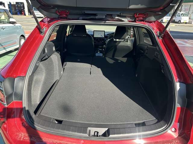 トヨタ カローラ　ツーリング　ハイブリッド １．８ ハイブリッド ＷＸＢ R5年 (東海) 99