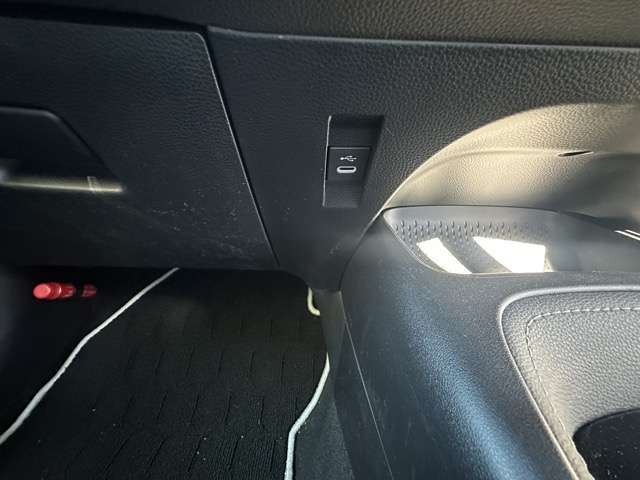 トヨタ カローラ　ツーリング　ハイブリッド １．８ ハイブリッド ＷＸＢ R5年 (東海) 99