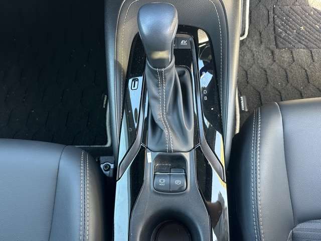 トヨタ カローラ　ツーリング　ハイブリッド １．８ ハイブリッド ＷＸＢ R5年 (東海) 99