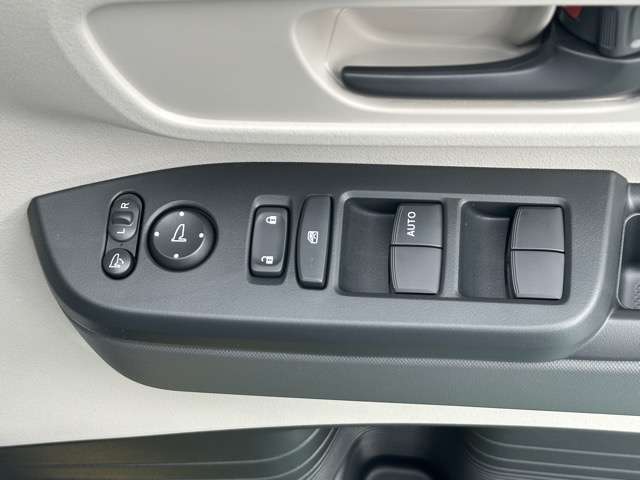 ホンダ Ｎ　ＢＯＸ ６６０ ファッションスタイル ２トーン R7年 (東海) 99