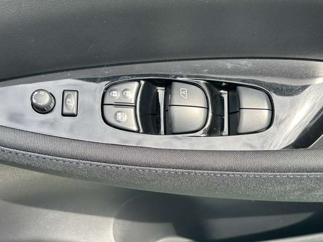 日産 リーフ Ｘ H30年 (東海) 99