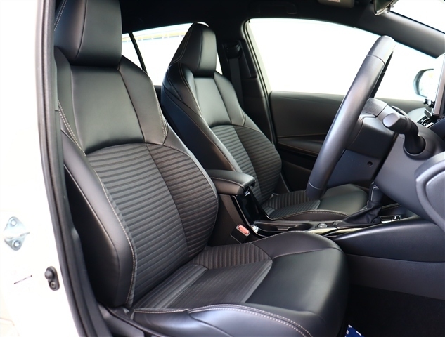 トヨタ カローラ　ツーリング　ハイブリッド １．８ ハイブリッド ＷＸＢ R2年 () 99