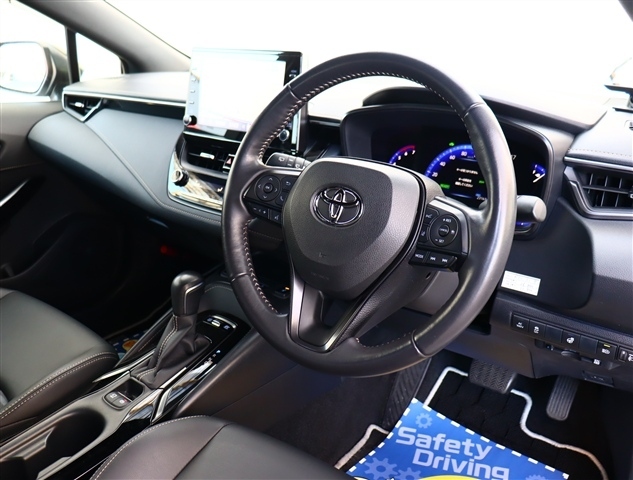 トヨタ カローラ　ツーリング　ハイブリッド １．８ ハイブリッド ＷＸＢ R2年 () 99