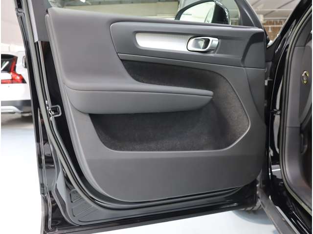 ボルボ ＸＣ４０ プラス　プロ　Ｂ３ R4年 (近畿) 99