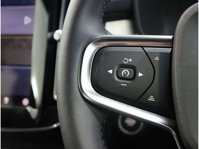 ボルボ ＸＣ４０ プラス　プロ　Ｂ３ R4年 (近畿) 99