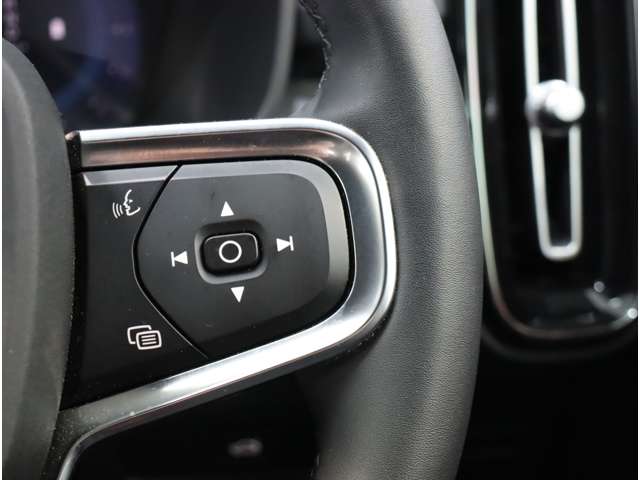 ボルボ ＸＣ４０ プラス　プロ　Ｂ３ R4年 (近畿) 99