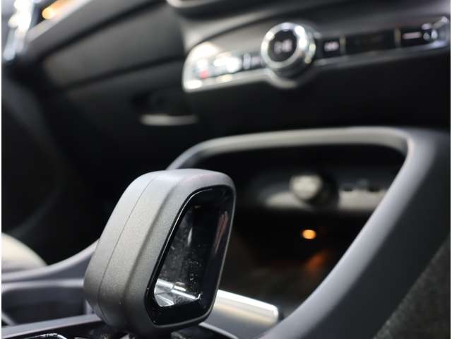 ボルボ ＸＣ４０ プラス　プロ　Ｂ３ R4年 (近畿) 99